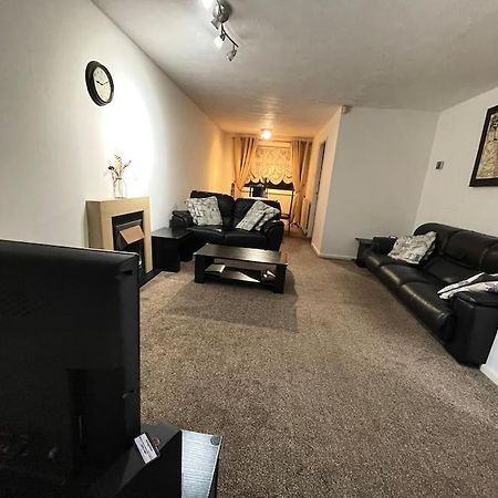Princess 3 Bedroom House + Offstreet Parking +Wifi Leeds  Exteriör bild