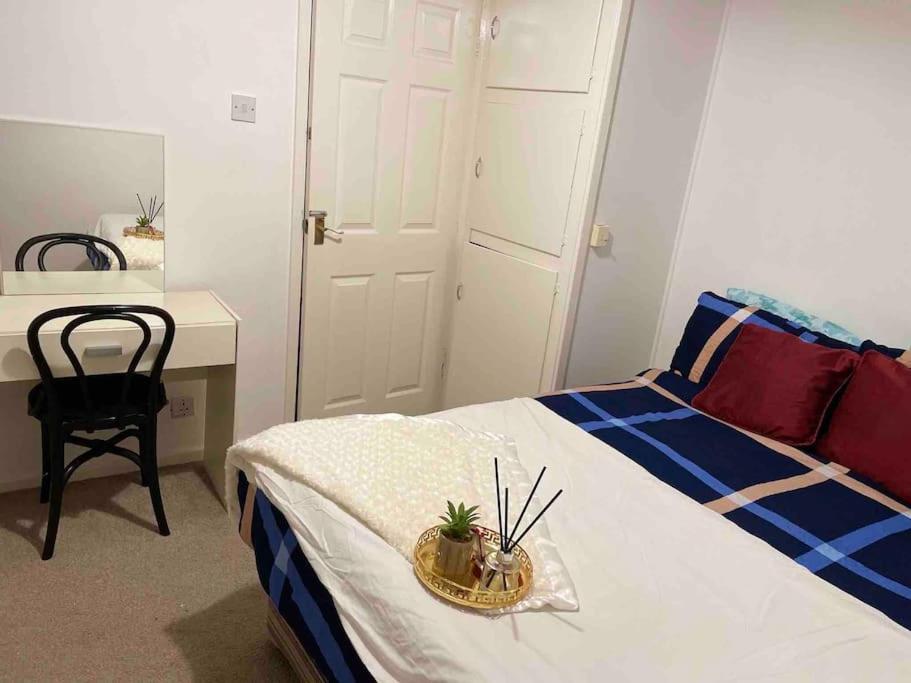 Princess 3 Bedroom House + Offstreet Parking +Wifi Leeds  Exteriör bild